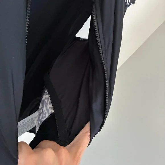 Axesea UPF 50+ Coverage Modest Black One-Piece Swimsuit Short Sleeve Size 10 NWT - Picture 5 of 8